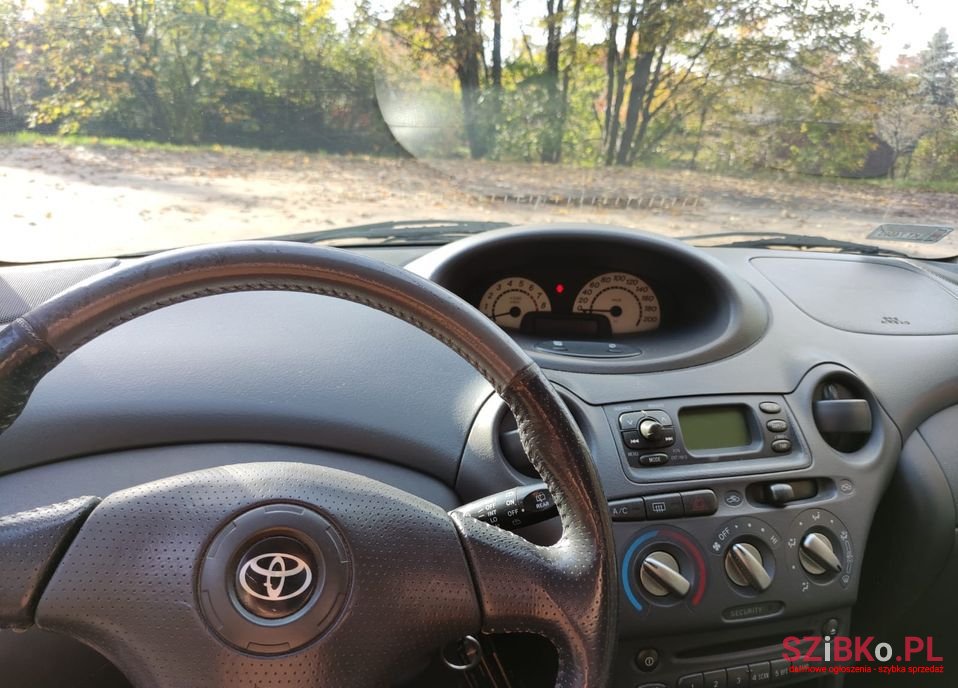 2003' Toyota Yaris photo #5