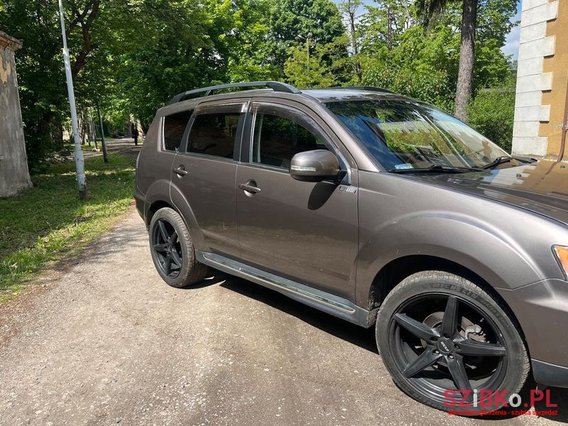 2011' Mitsubishi Outlander photo #1