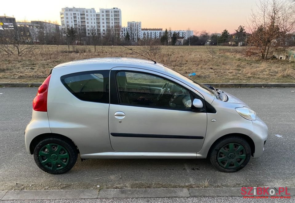 2011' Peugeot 107 photo #5