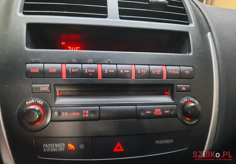 2011' Mitsubishi ASX photo #3