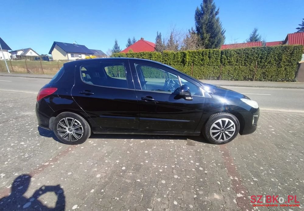 2012' Peugeot 308 photo #3