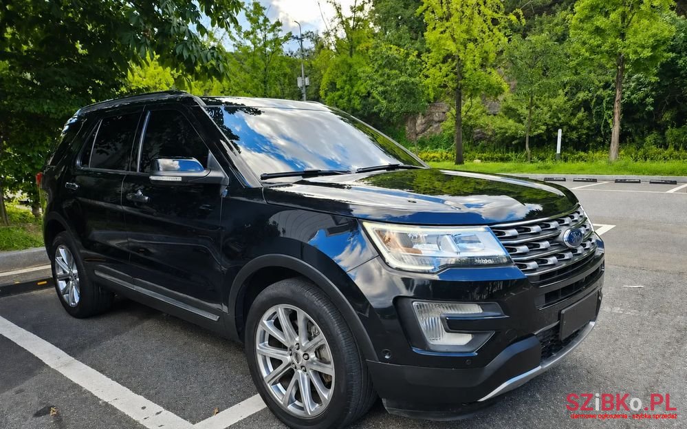 2017' Ford Explorer photo #3