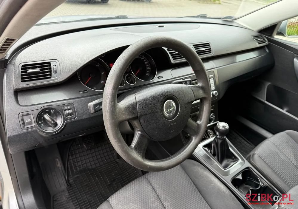 2006' Volkswagen Passat photo #4