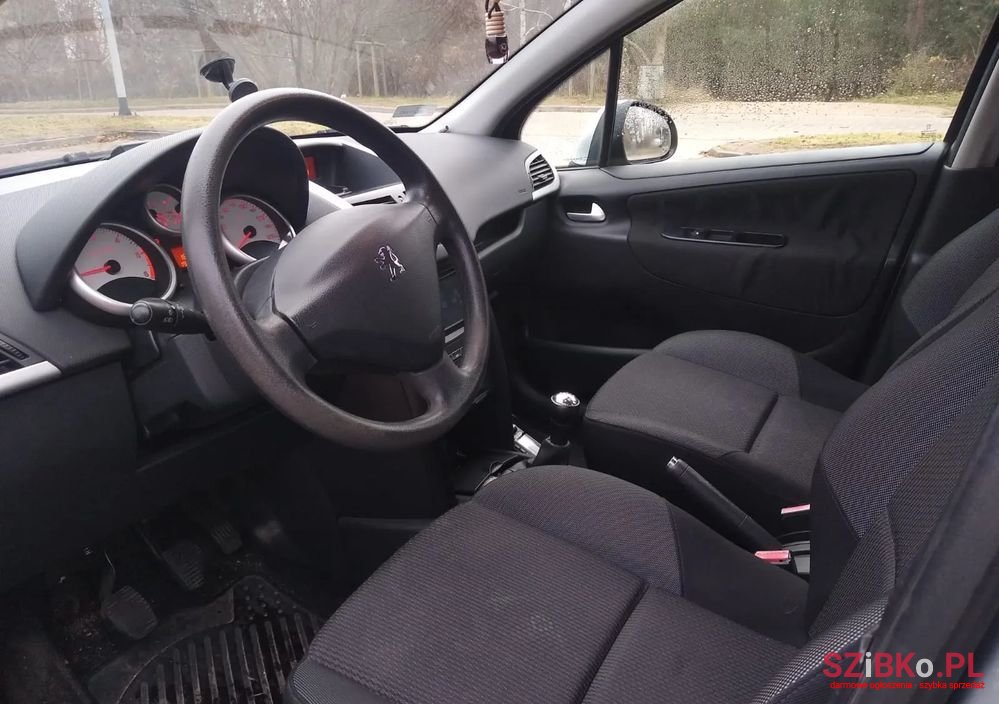 2010' Peugeot 207 photo #6