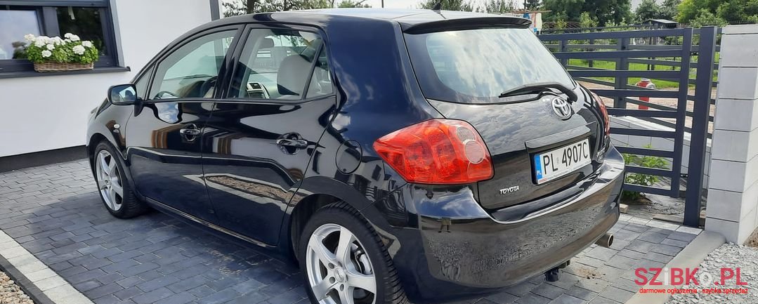 2007' Toyota Auris photo #2