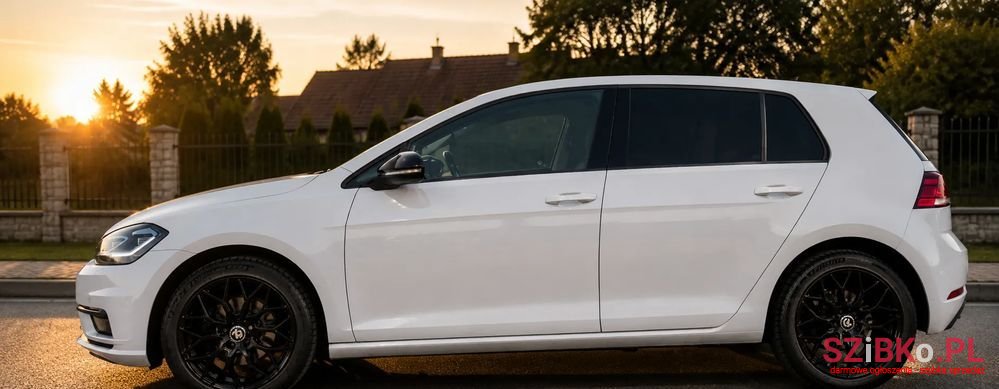 2018' Volkswagen Golf photo #3