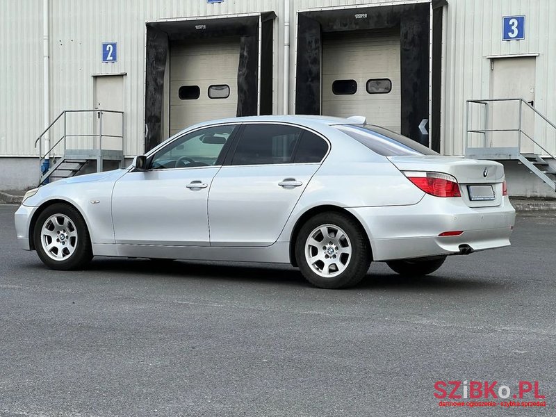 2005' BMW 5 Series 523I photo #2