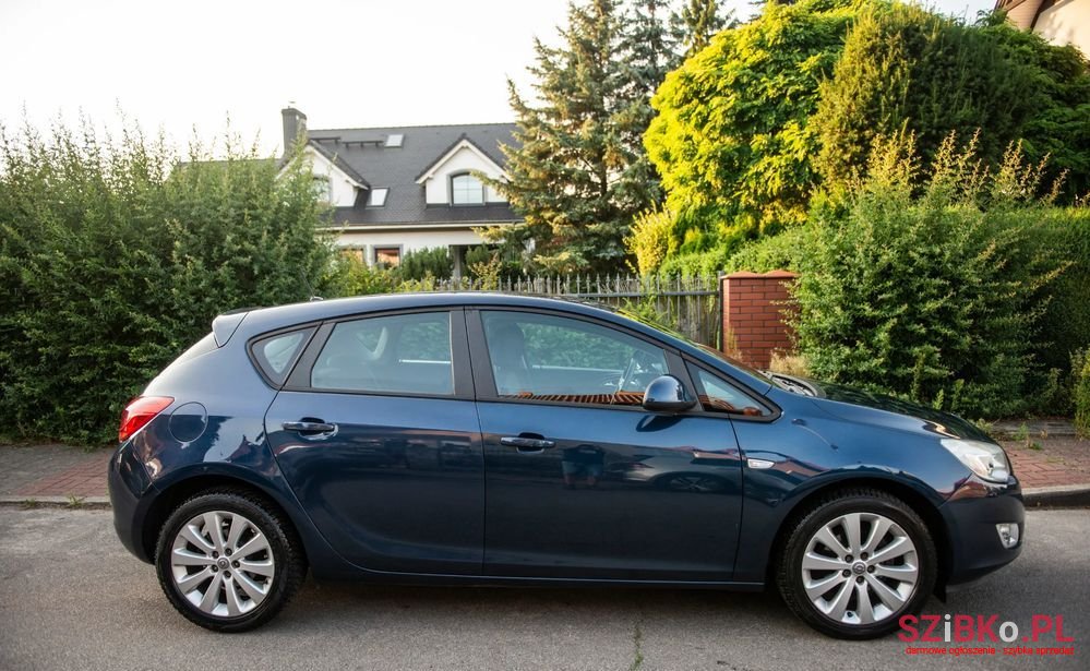 2011' Opel Astra 1.6 Ecoflex Start/Stop photo #4