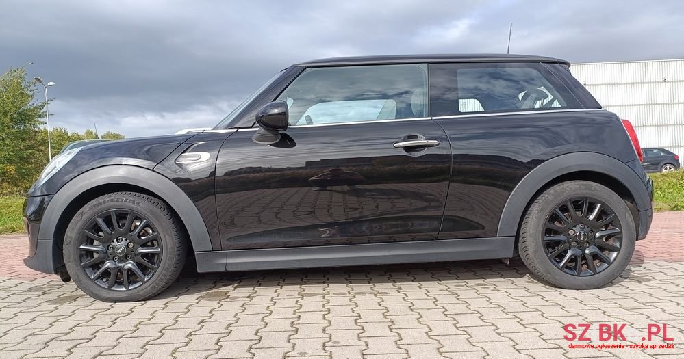 2018' MINI Cooper Standard photo #1