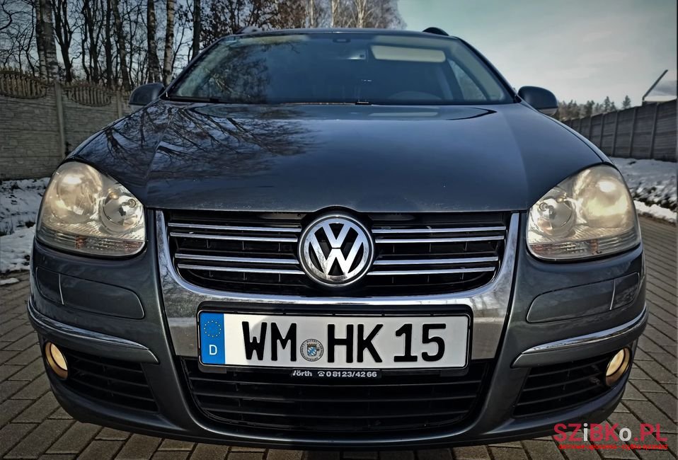 2008' Volkswagen Golf photo #2