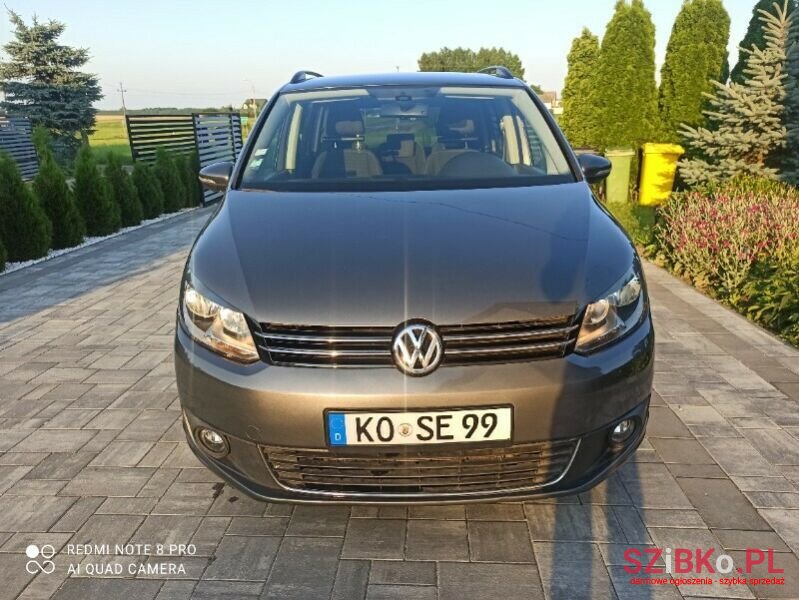 2011' Volkswagen Touran photo #4