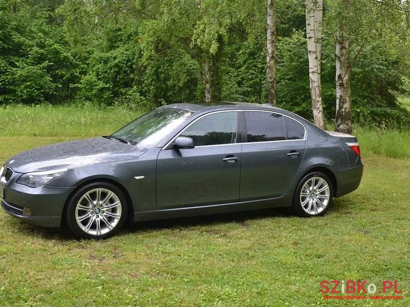 2008' BMW 5 Series 525I photo #6