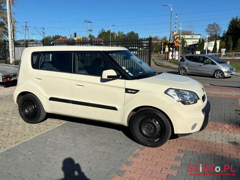 2010' Kia Soul 1.6 Crdi Xl photo #2