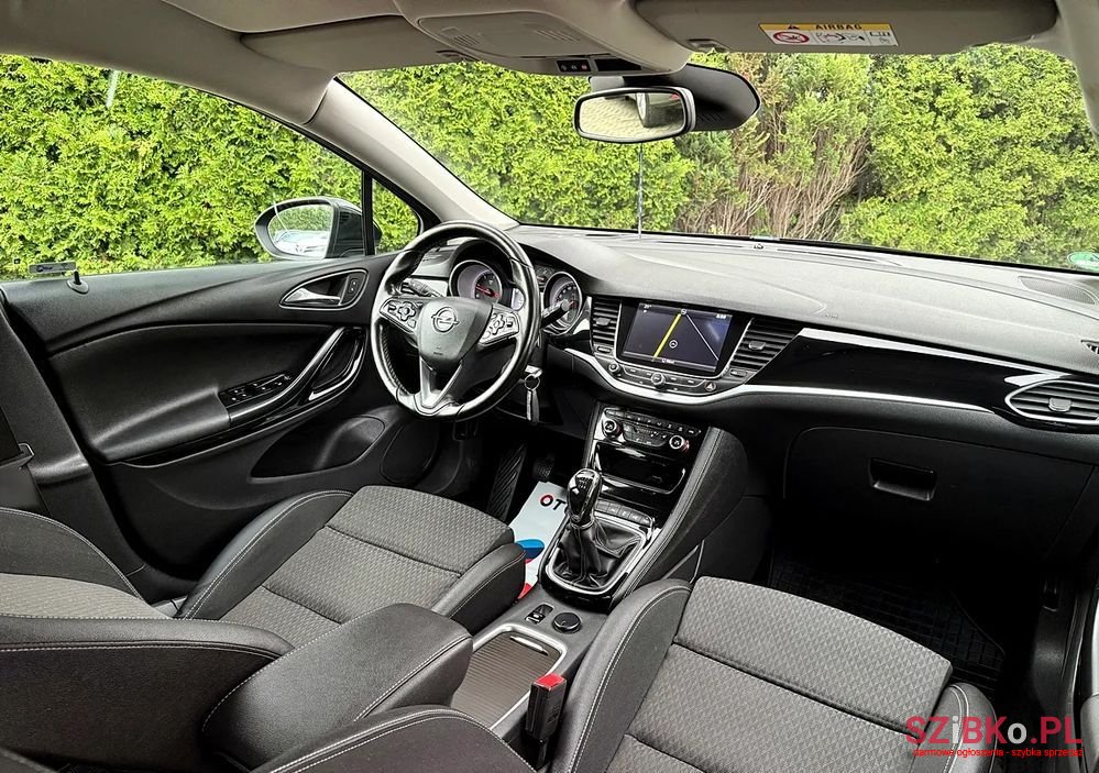 2016' Opel Astra photo #3