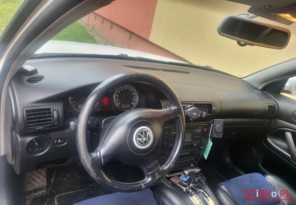 2002' Volkswagen Passat photo #6