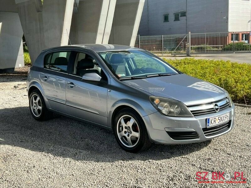 2005' Opel Astra photo #2