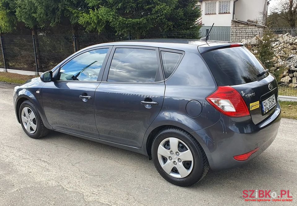 2012' Kia Ceed photo #2