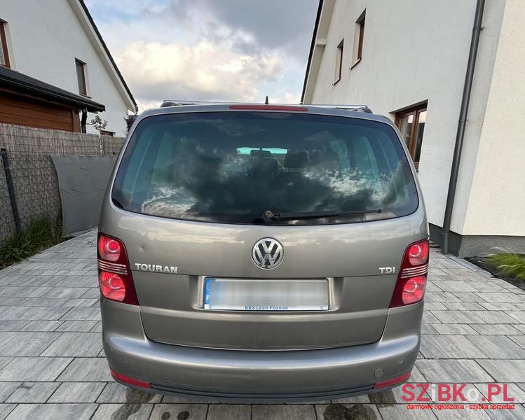 2007' Volkswagen Touran photo #5