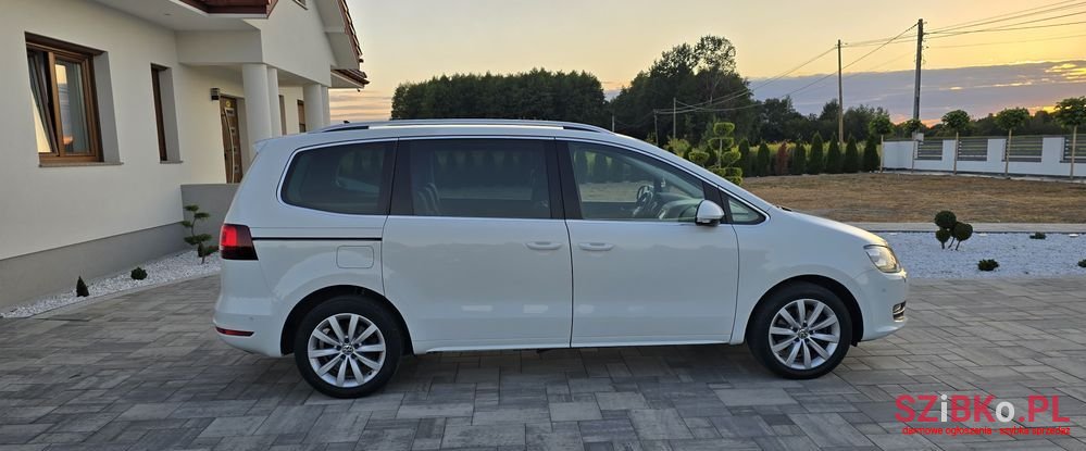 2017' Volkswagen Sharan photo #3