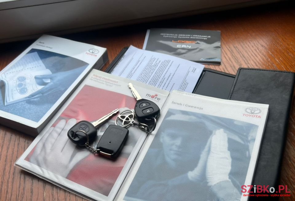 2009' Toyota Auris photo #6