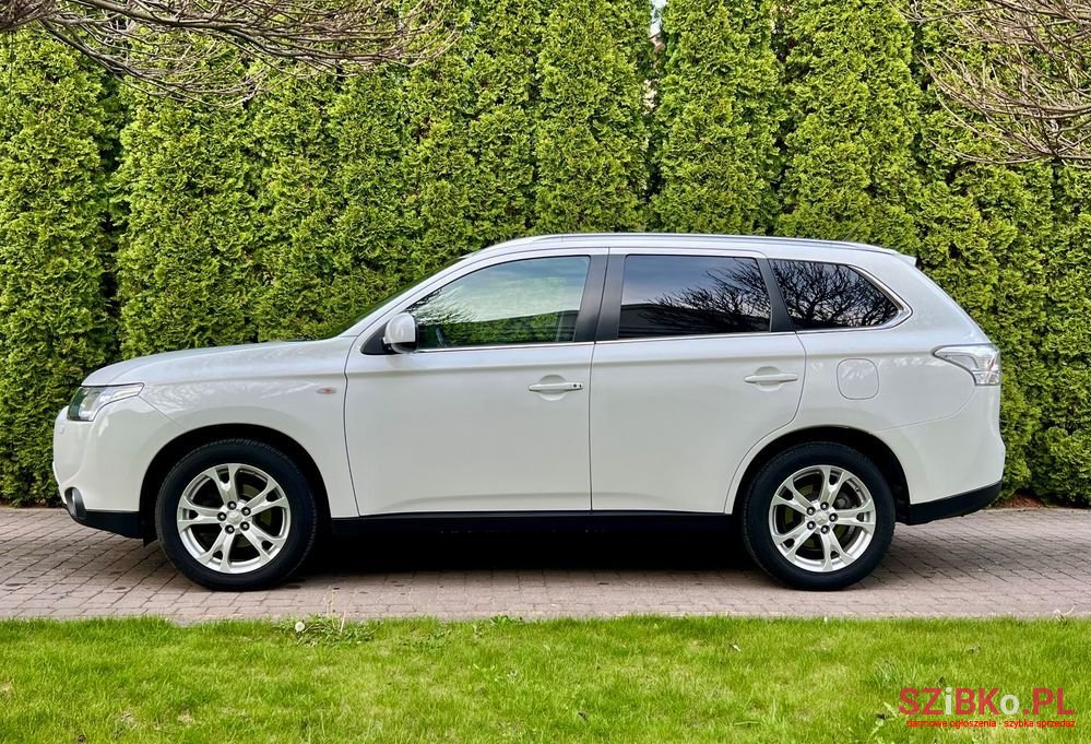 2015' Mitsubishi Outlander 2.0 Intense 2Wd photo #2