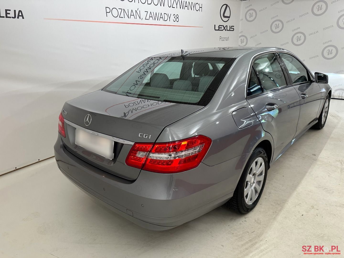 2010' Mercedes-Benz E-Class photo #2