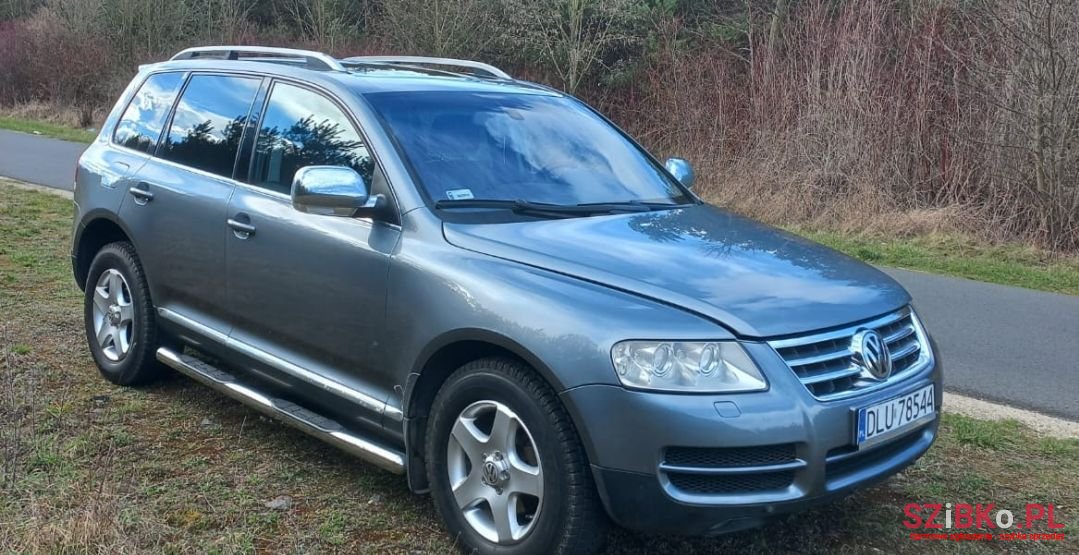 2004' Volkswagen Touareg photo #1