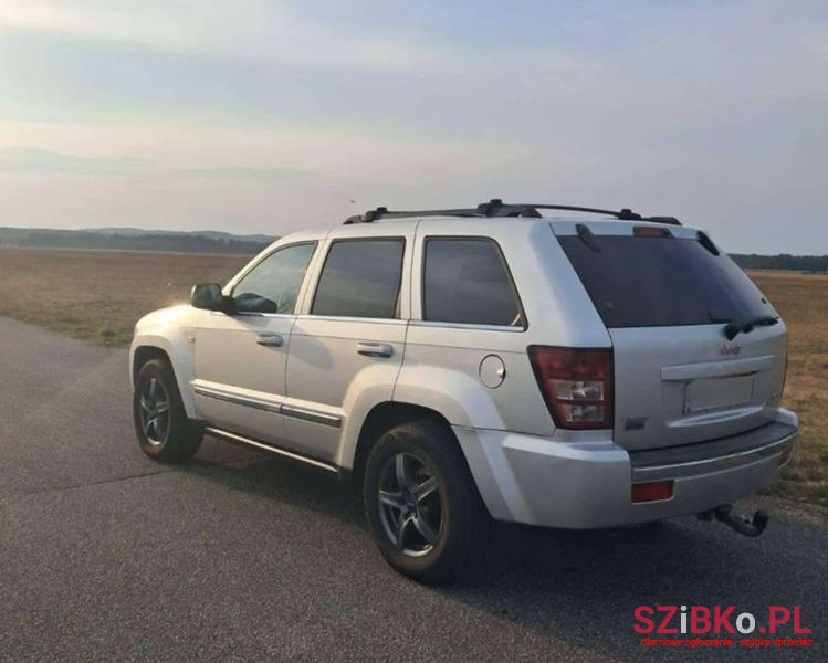 2005' Jeep Grand Cherokee photo #3