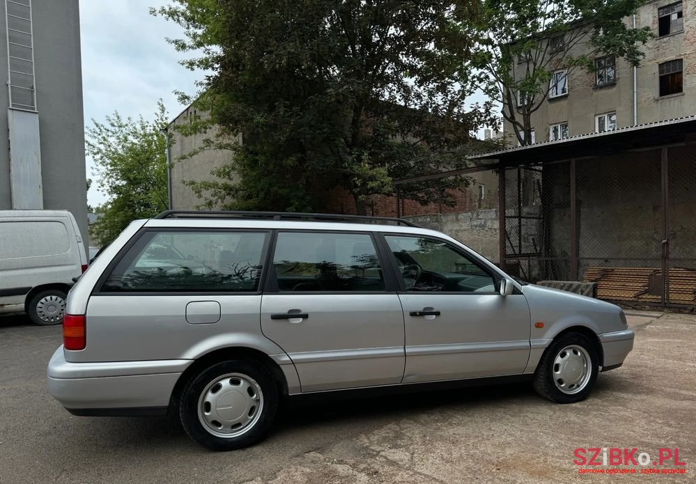 1995' Volkswagen Passat Variant 1.6 Gl photo #3