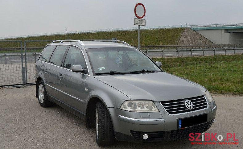 2001' Volkswagen Passat photo #1