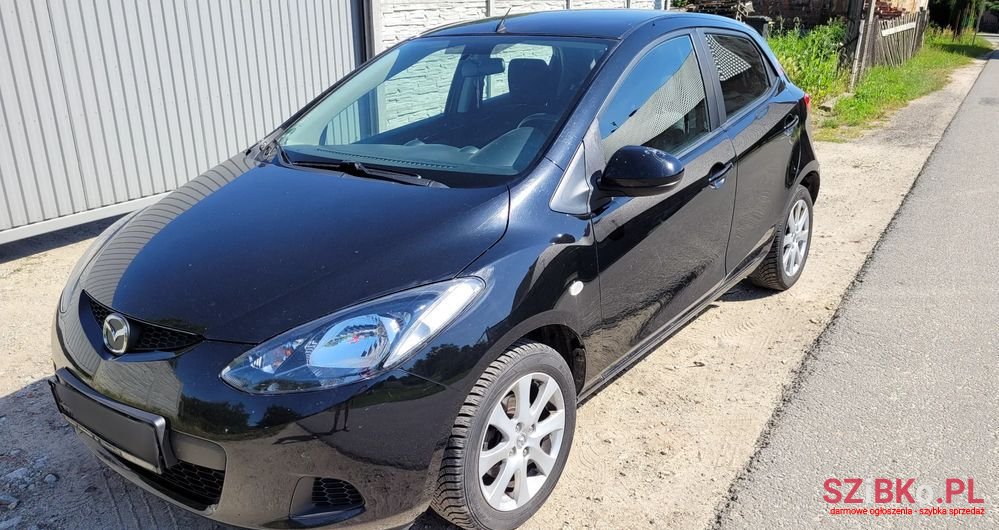 2010' Mazda 2 photo #2