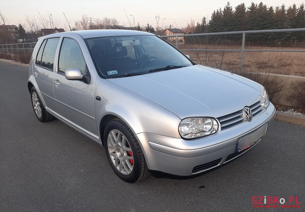 2001' Volkswagen Golf photo #1