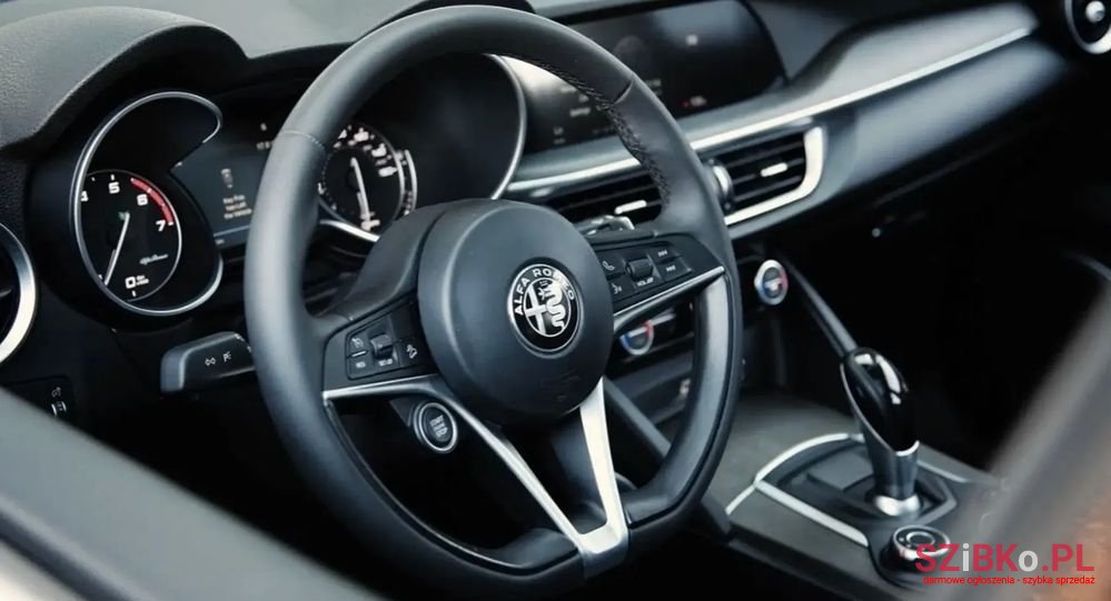2020' Alfa Romeo Stelvio photo #4