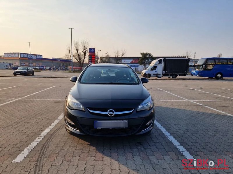 2013' Opel Astra photo #1