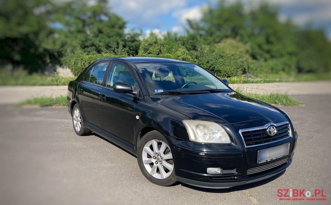2004' Toyota Avensis photo #1