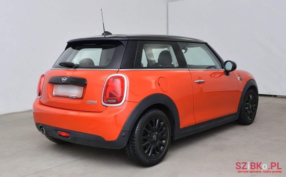 2018' MINI Cooper Standard photo #2