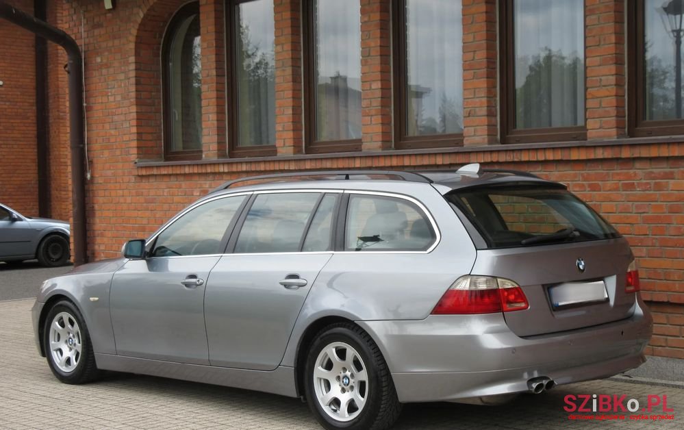 2005' BMW 5 Series 525D Touring photo #3