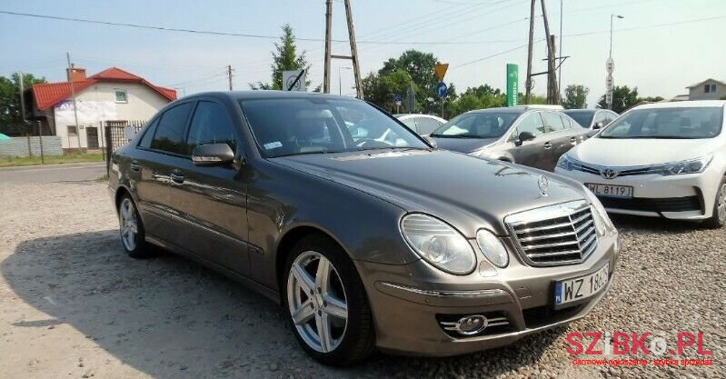 2008' Mercedes-Benz Klasa E photo #2