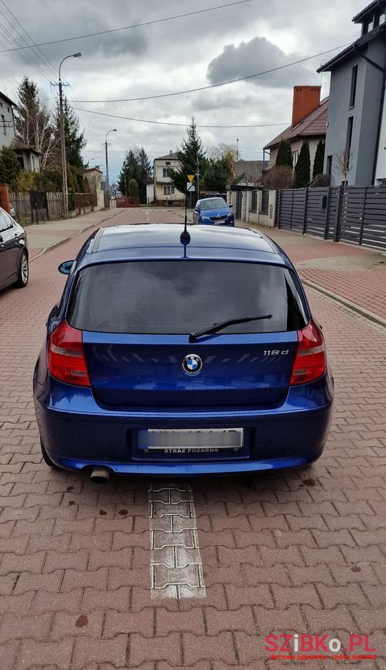 2007' BMW 1 Series 118D photo #2