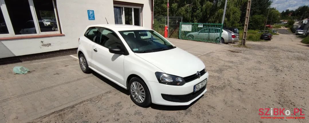 2011' Volkswagen Polo photo #2