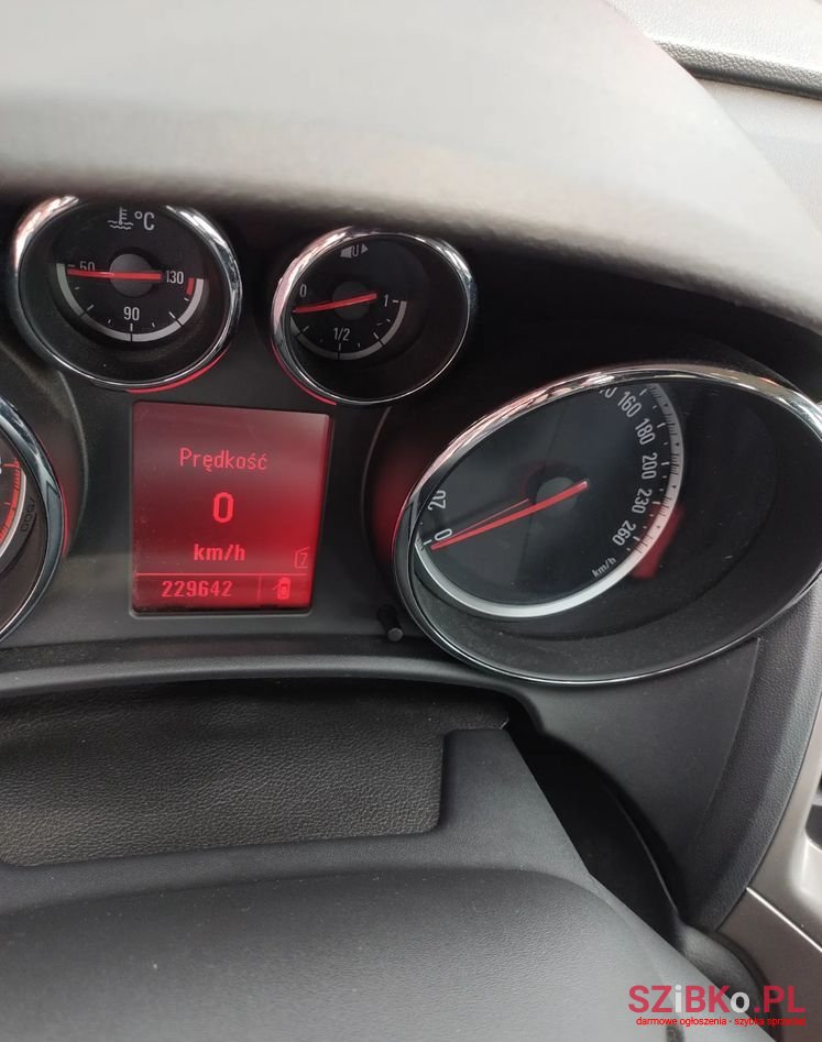 2010' Opel Astra 1.6 Sports Tourer photo #5