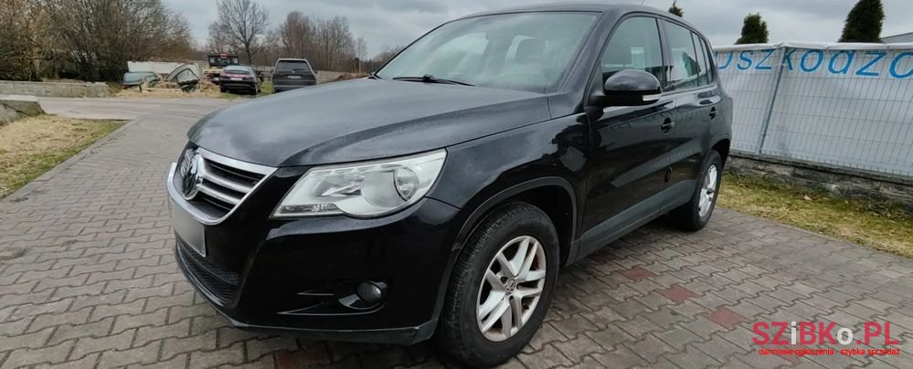 2011' Volkswagen Tiguan photo #2