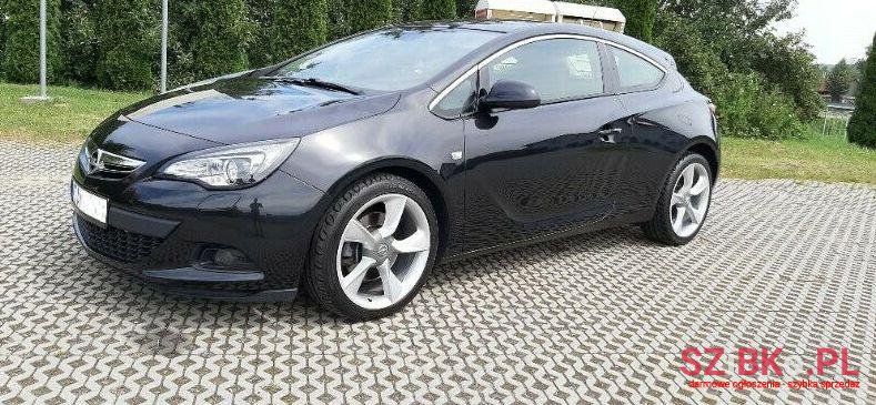 2013' Opel Astra photo #1