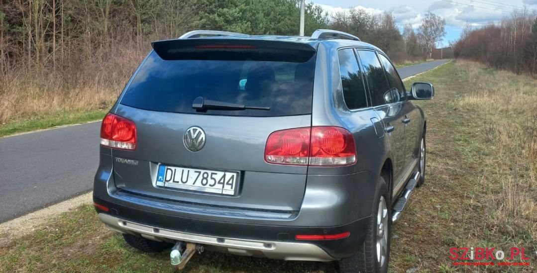 2004' Volkswagen Touareg photo #3
