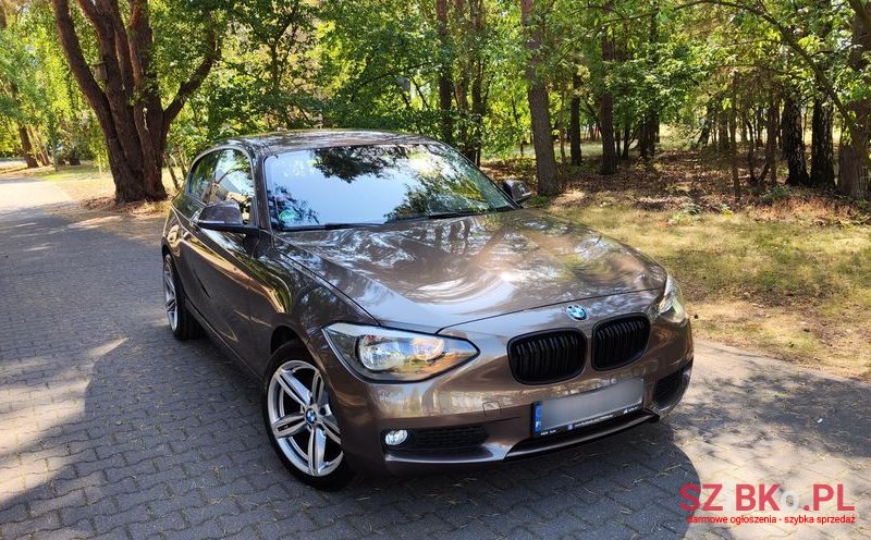 2012' BMW 1 Series 116I photo #1