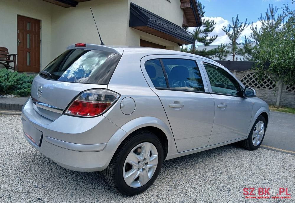 2010' Opel Astra 1.6 photo #5