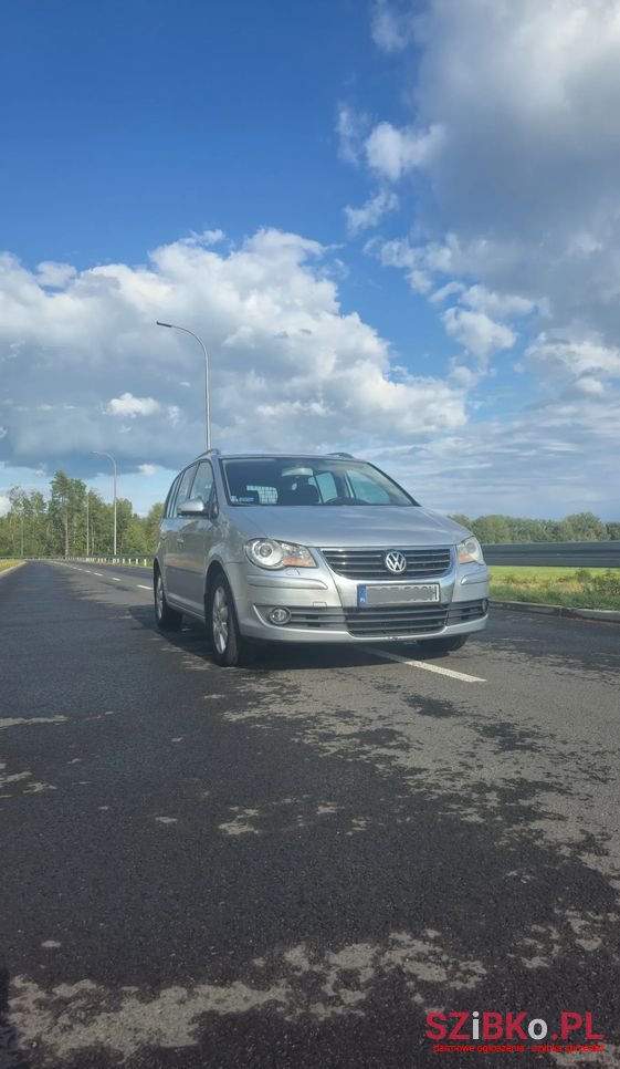 2007' Volkswagen Touran photo #1