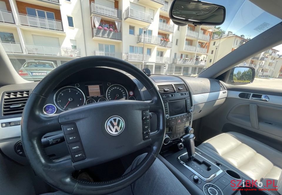 2005' Volkswagen Touareg photo #6
