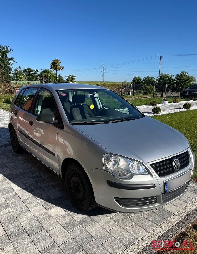 2005' Volkswagen Polo photo #2