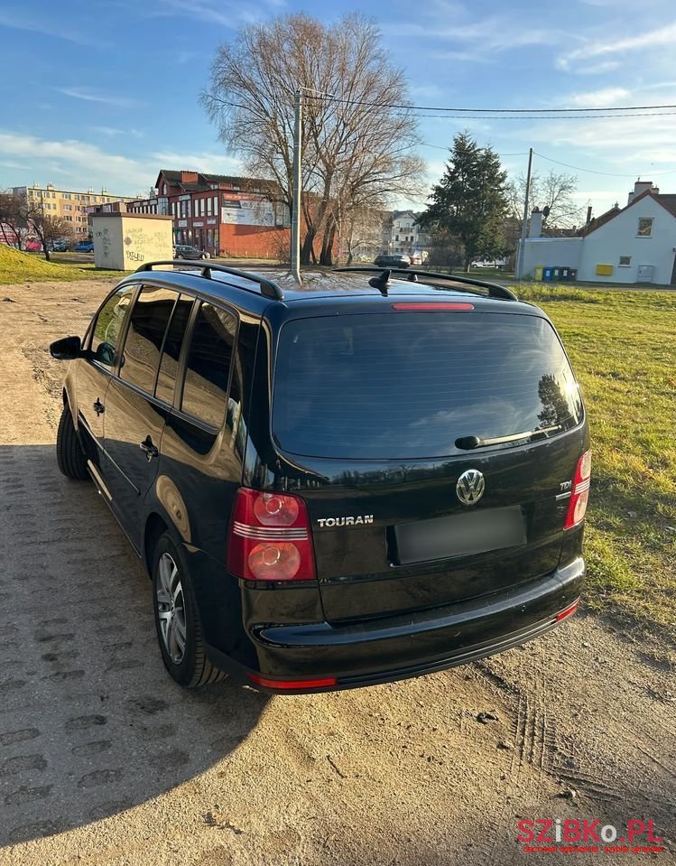 2010' Volkswagen Touran photo #5